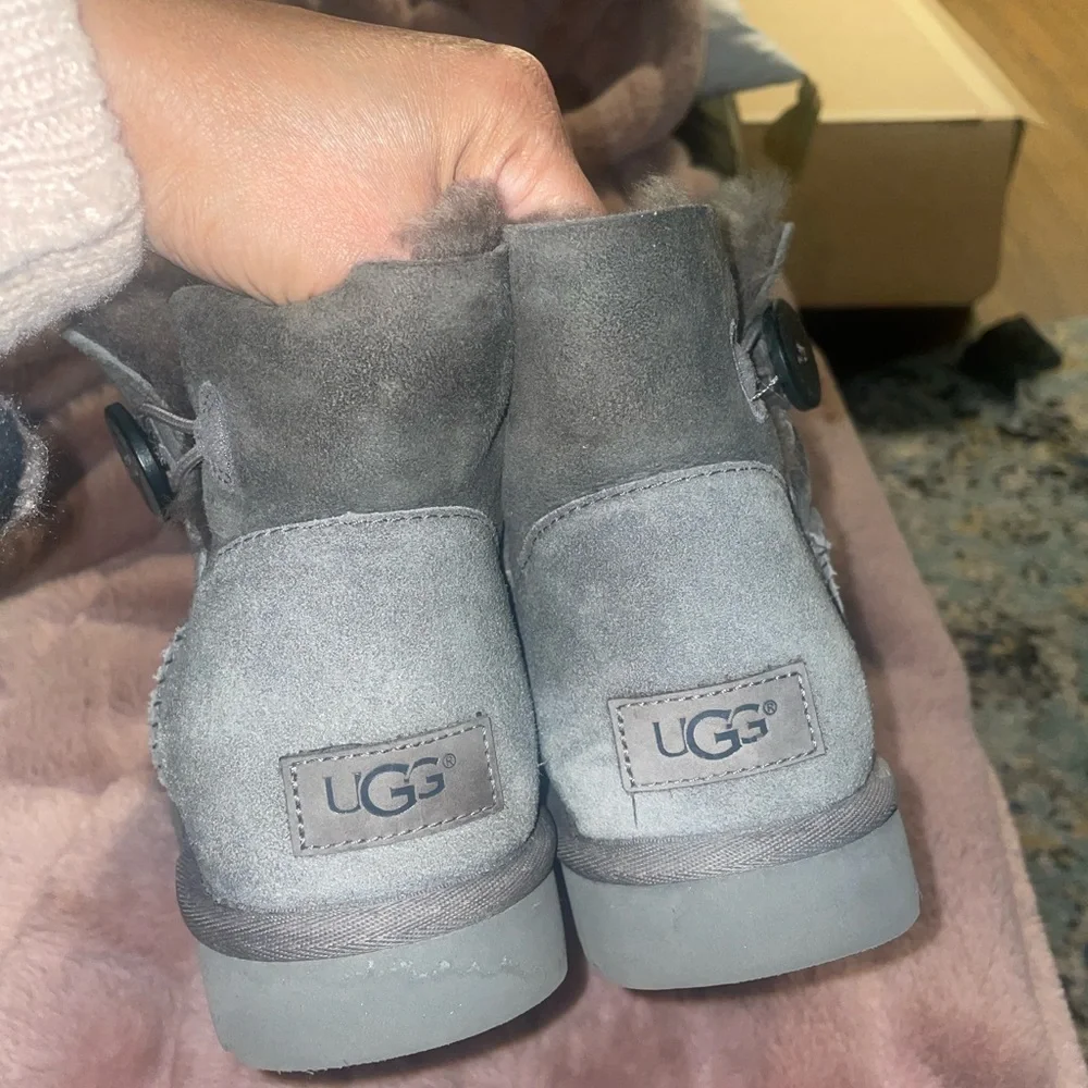 Ugg gray boots size 8 great condition - Picture 2 of 5